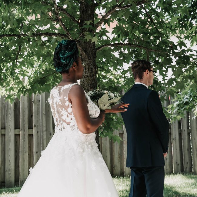 Brautpaar im Grünen